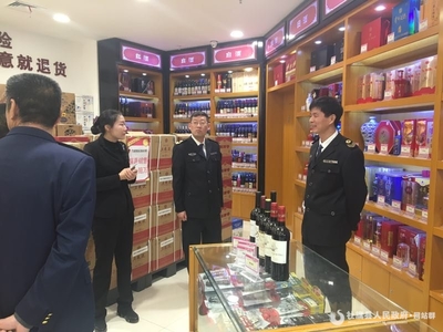 縣食藥工商局開展白酒市場整治工作